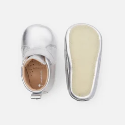 Chaussons bébé fille en cuir irisé - argent