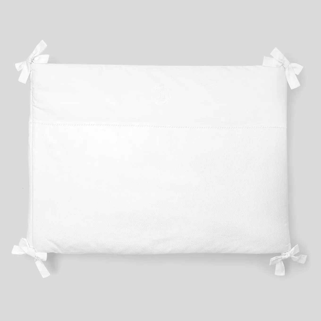 Tour de lit brodé à la main - blanc jacadi